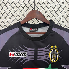 Retro Juventus 2001-2002 away