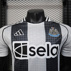 Newcastle United 2025-2026 home player