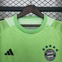 Bayern München 2025-2026 goalkeeper