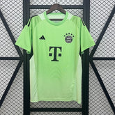 Bayern München 2025-2026 goalkeeper