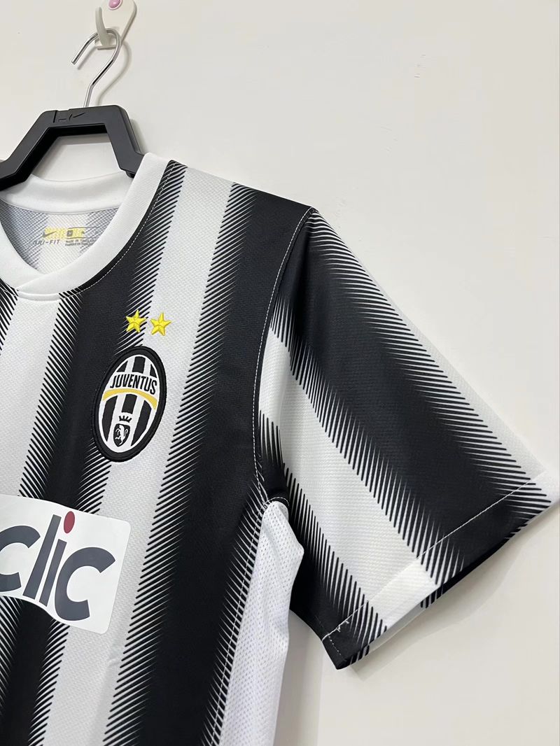 Retro Juventus FC 2011-2012 home game