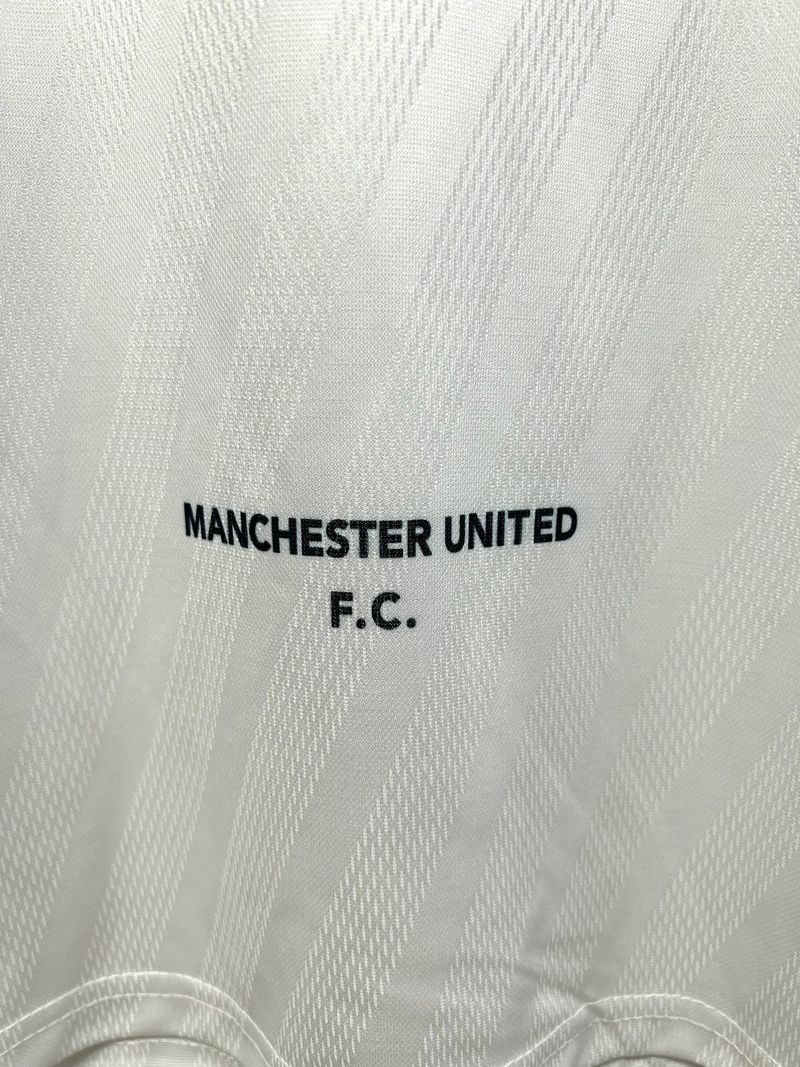 Retro Manchester United 1996-1997 away game