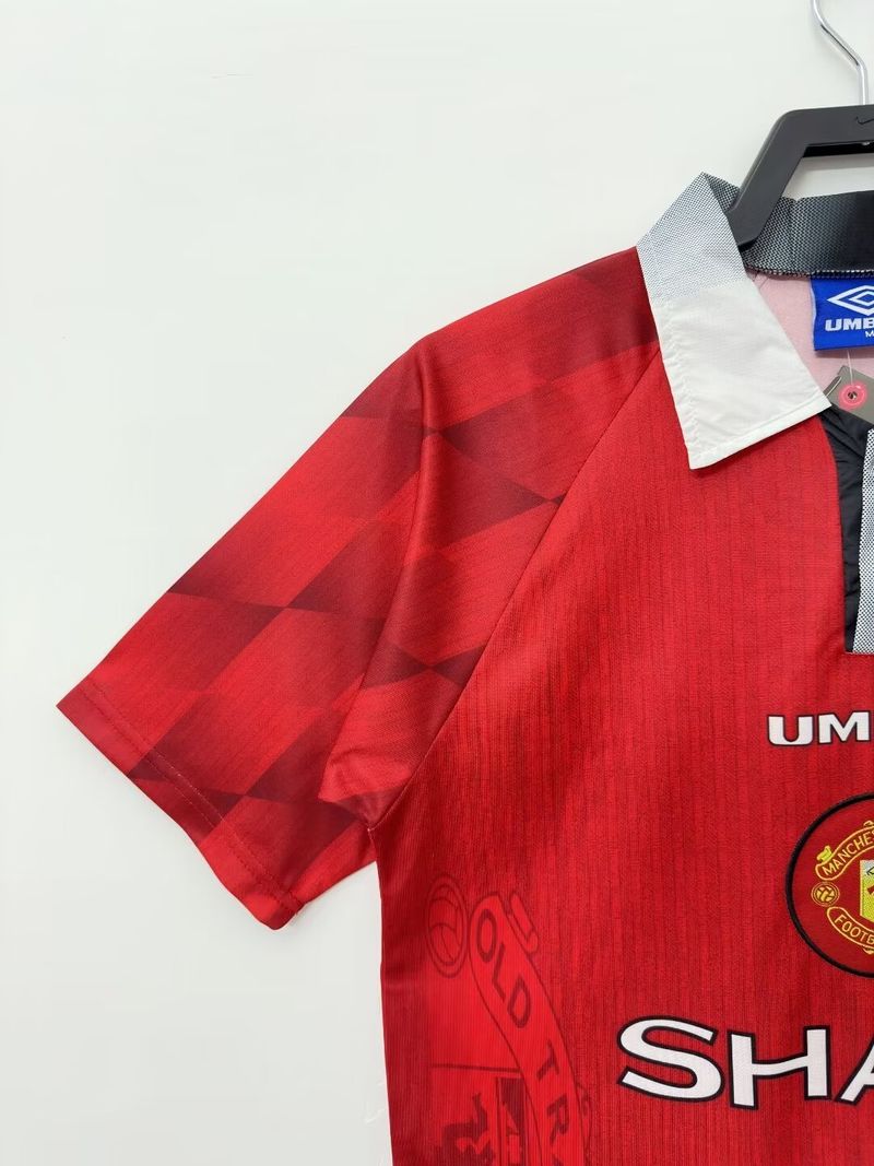 Retro Manchester United 1996-1997 home game