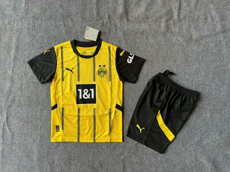 Kid Size Borussia Dortmund home game