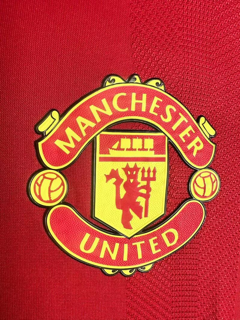 Retro Manchester United 2021-2022 home game player