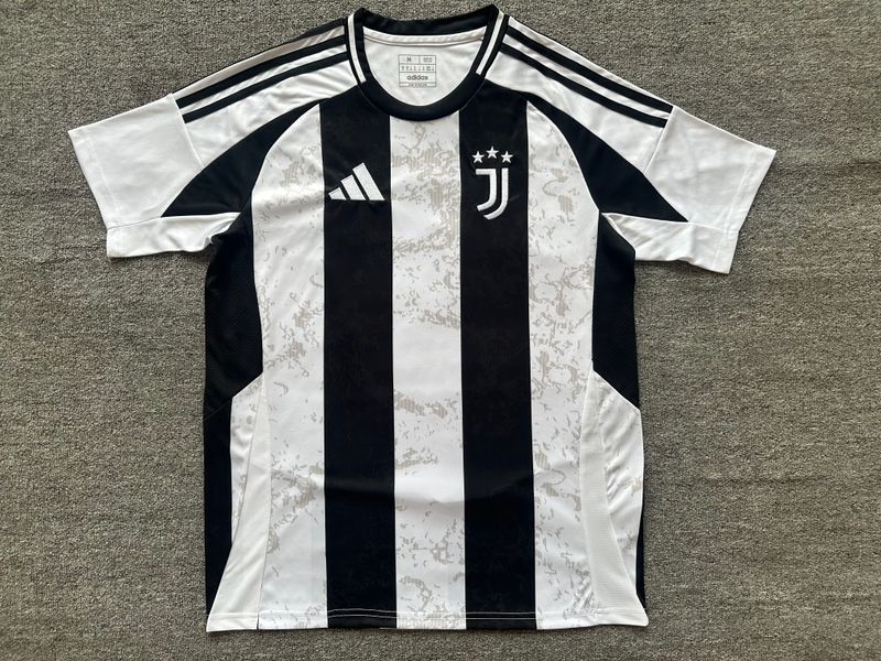 Juventus F.C. 2024-2025 home game - WCFootballSuit