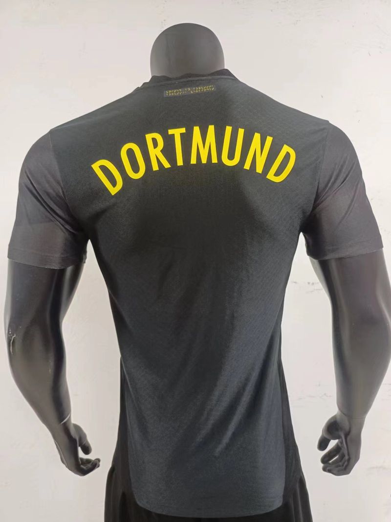 Borussia Dortmund away game player