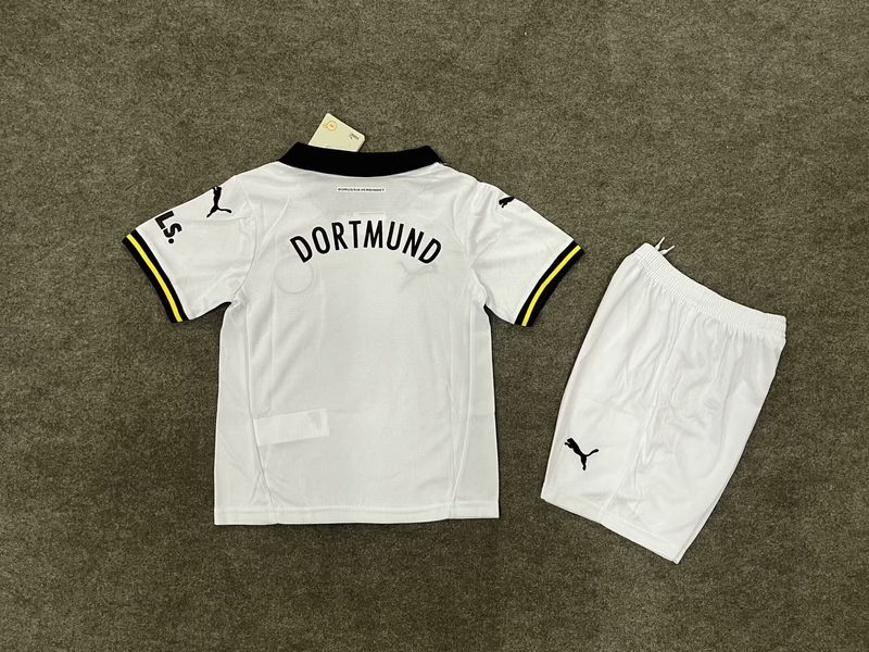 Kid Size Borussia Dortmund second away game