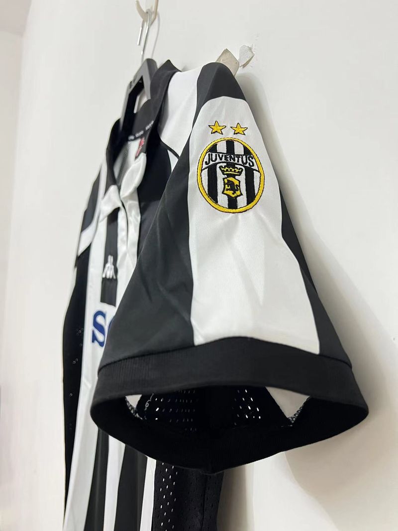 Retro Juventus FC 1997-1998 home game