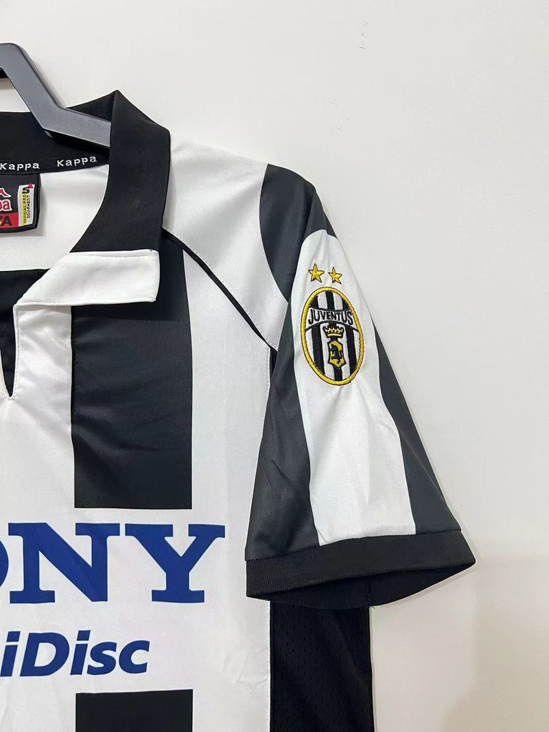 Retro Juventus FC 1997-1998 home game