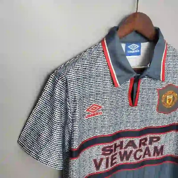 Retro Manchester United 1995-1996 away game