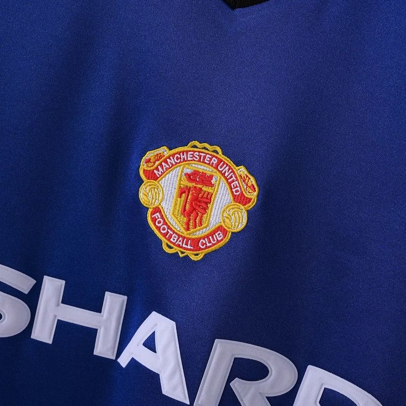 Retro Manchester United 1984 third away