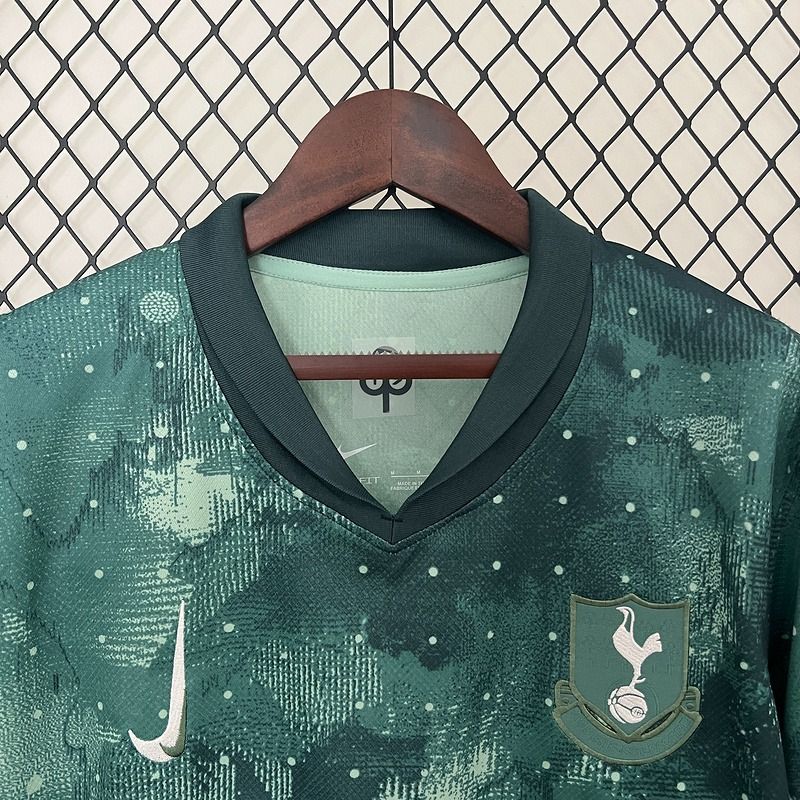 Tottenham Hotspur 2024-2025 second away