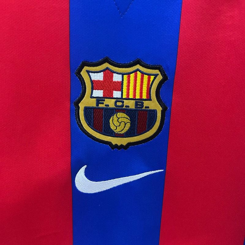 Retro FC Barcelona 2001-2002 home game