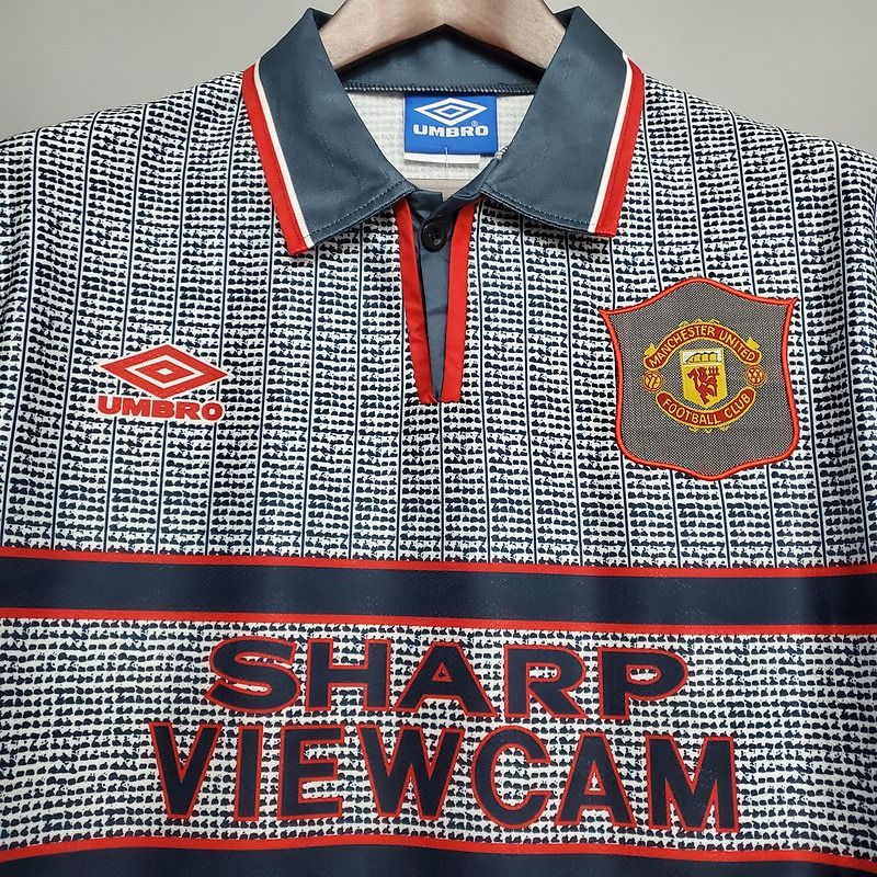 Retro Manchester United 1995-1996 away game