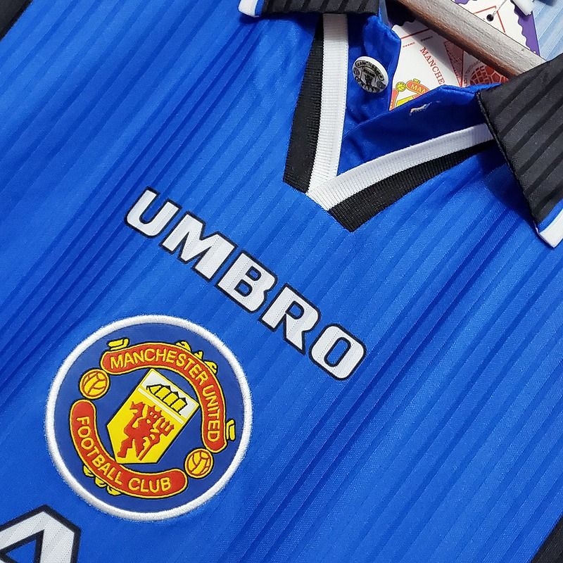 Retro Manchester United 1996-1997 second away game