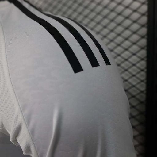Real Madrid 2024-2025 home game player