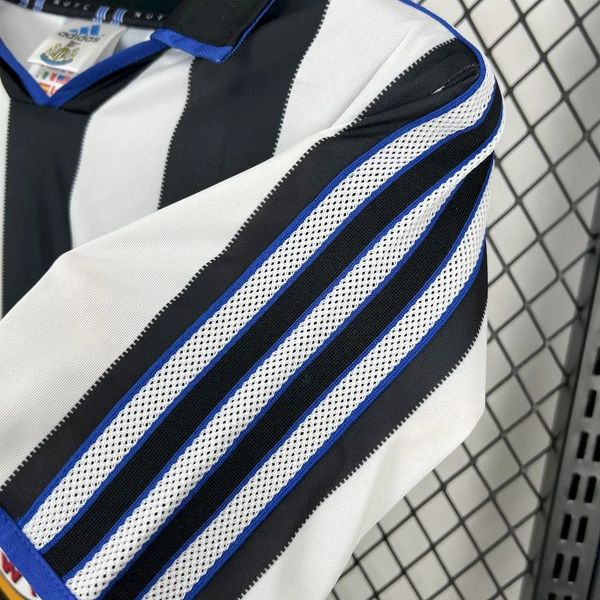 Retro Newcastle United 1999-2000 home game