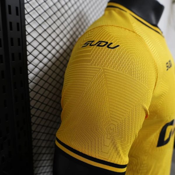 Wolverhampton Wanderers 2024-2025 home player