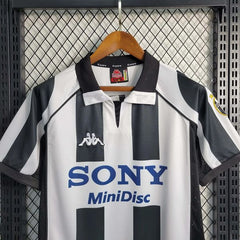 Retro Juventus FC 1997-1998 home game