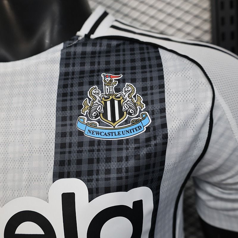 Newcastle United 2025-2026 home player