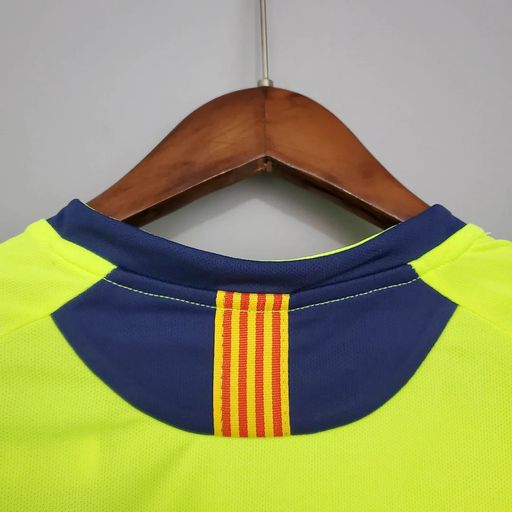 Retro FC Barcelona 2005-2006 away game