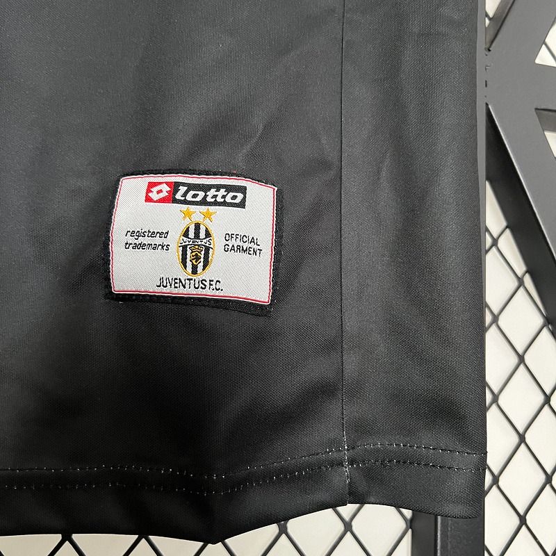 Retro Juventus FC 2001-2002 away game