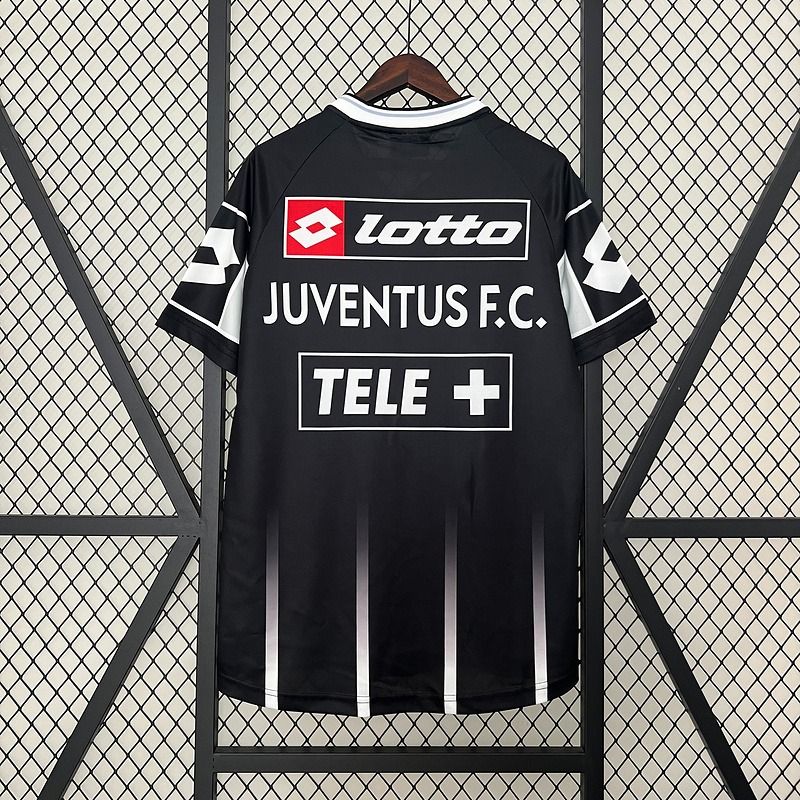 Retro Juventus FC 2000-2001 black shirt