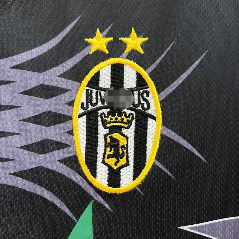 Retro Juventus 2001-2002 away