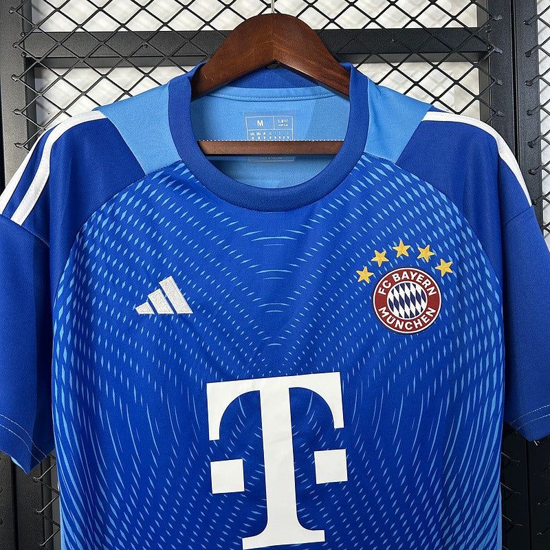 Bayern München 2025-2026 goalkeeper