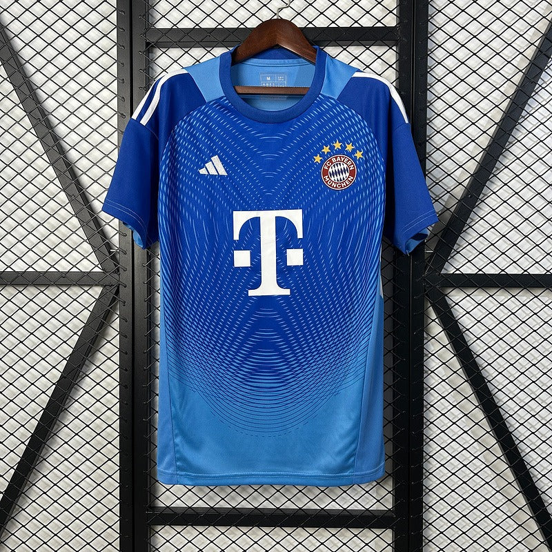 Bayern München 2025-2026 goalkeeper