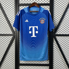Bayern München 2025-2026 goalkeeper