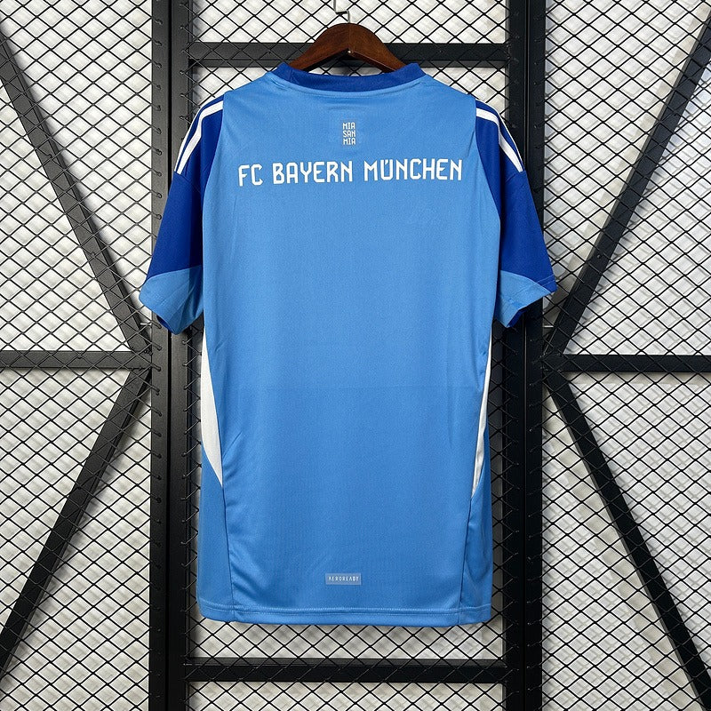 Bayern München 2025-2026 goalkeeper