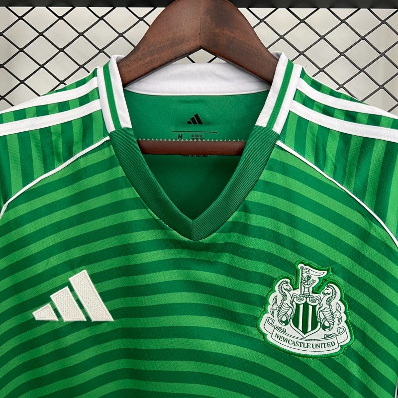 Newcastle United 2025-2026  away