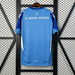Bayern München 2025-2026 goalkeeper