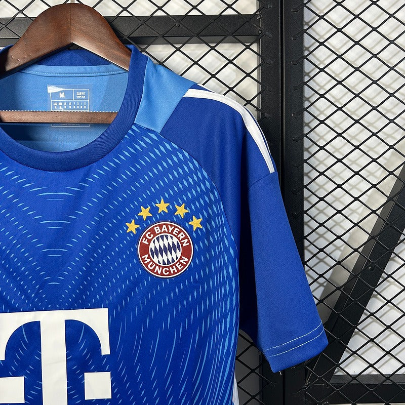 Bayern München 2025-2026 goalkeeper