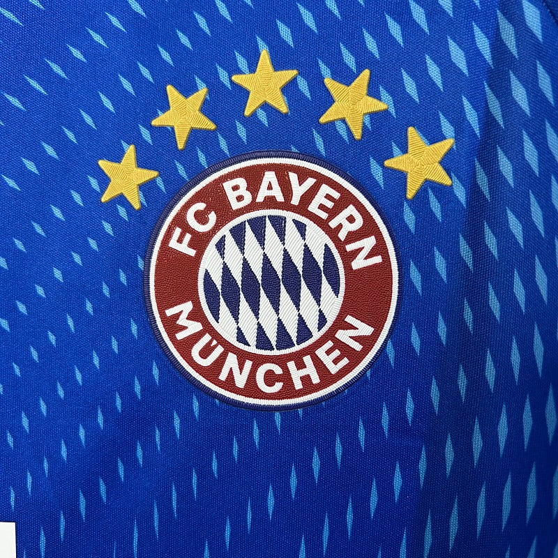 Bayern München 2025-2026 goalkeeper