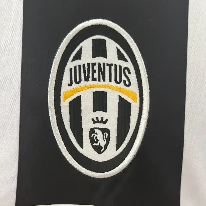 Retro Juventus 2004 - 2005 home - WCFOOTBALLSUIT